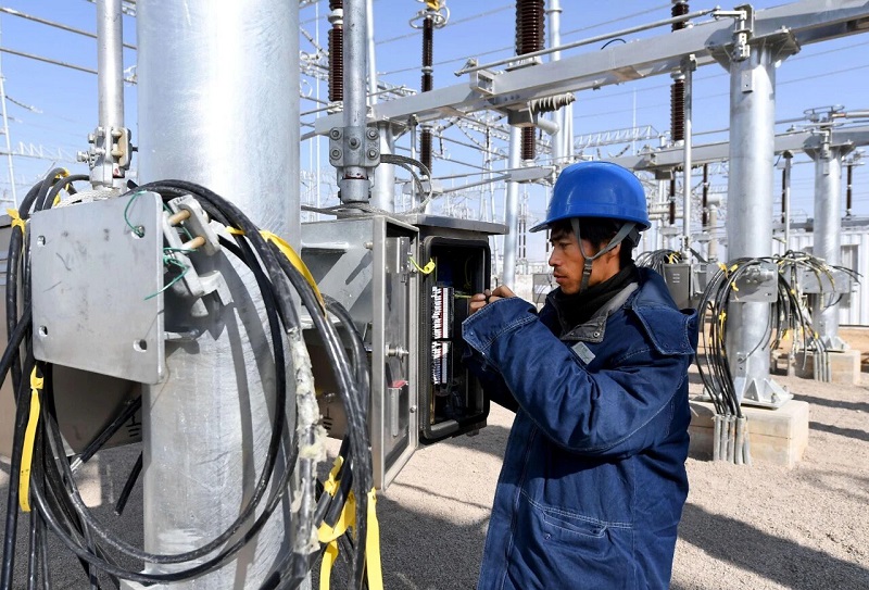 SF₆ Circuit Breaker: A critical component of high-voltage power grids, delivering superior performance through high electronegativity and an arc-quenching capability 100 times that of air. SF₆ Circuit Breaker: A critical component of high-voltage power grids, delivering superior performance through high electronegativity and an arc-quenching capability 100 times that of air.