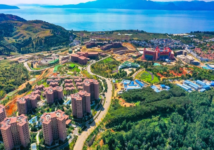 Yunnan Fuxian Lake Joyful World